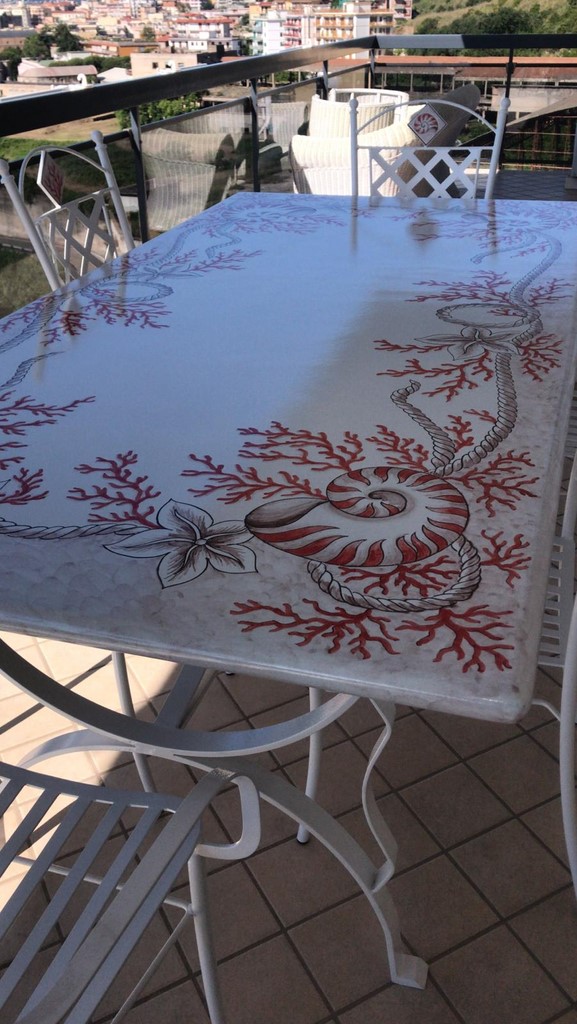 tavolo pietra lavica decorato a mano