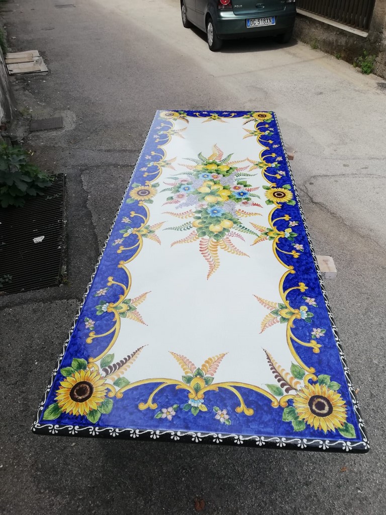 tavolo pietra lavica decorato a mano