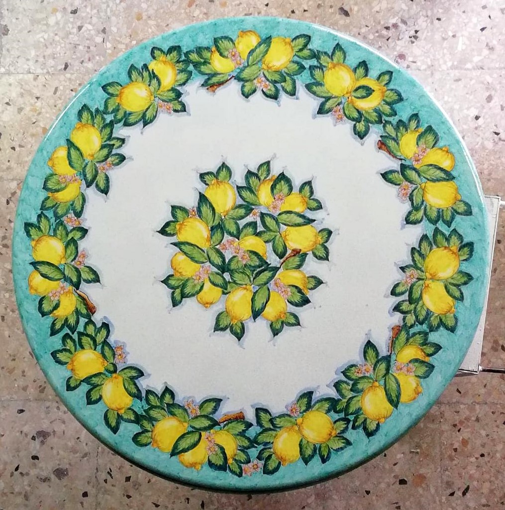 tavolo pietra lavica decorato a mano