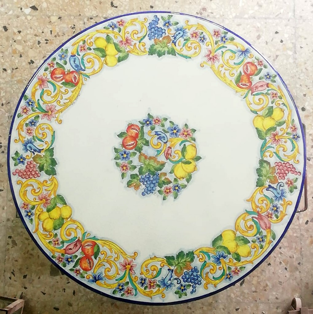 tavolo pietra lavica decorato a mano