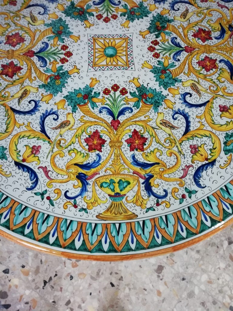 tavolo pietra lavica decorato a mano