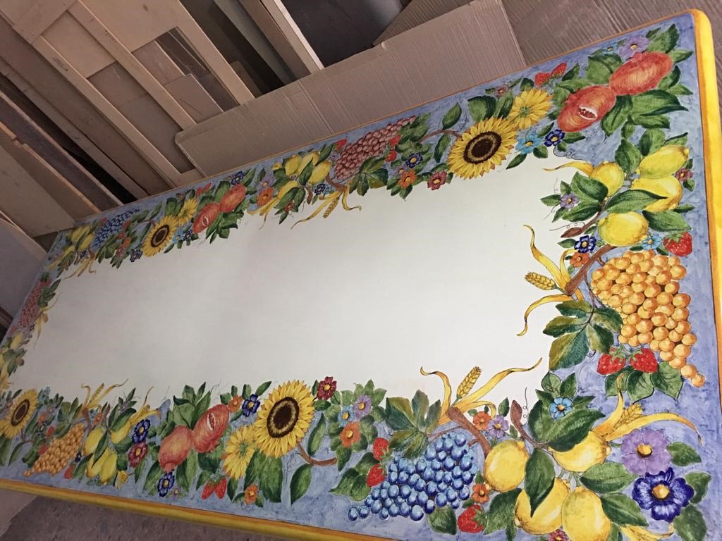 tavolo pietra lavica decorato a mano