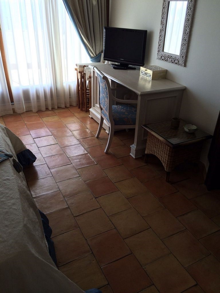 cotto fatto a mano e cotto a legna 