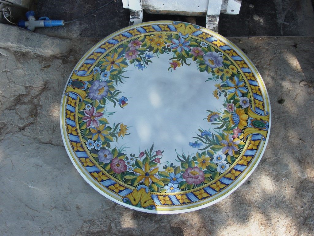 tavolo pietra lavica decorato a mano