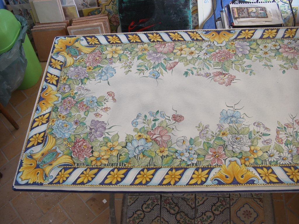 tavolo pietra lavica decorato a mano